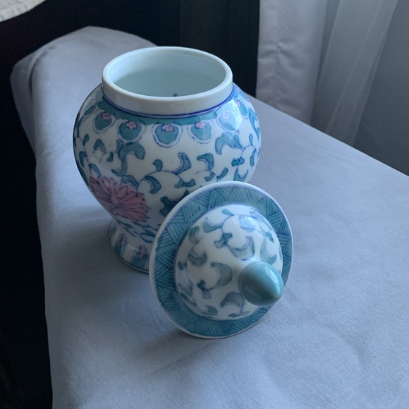 Antique Chinese Blue & White Famille Verte Porcelain Floral Jar w/ Lid 8 1/4” - Picture 7 of 7